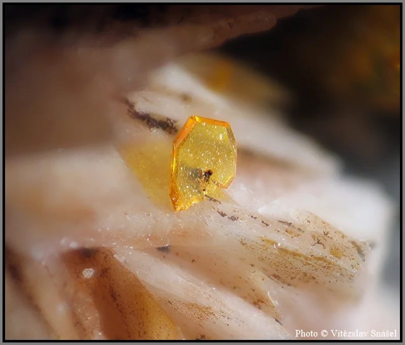 Mineral photo of Wulfenite from locality Mibladen, Morocco