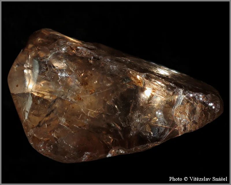 Mineral photo of Zircon from locality Shavaryn Tsaram, Mongolia