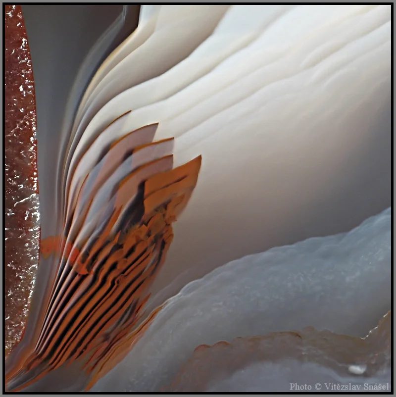Mineral photo of Agate from locality Doubravice, Czech Republic