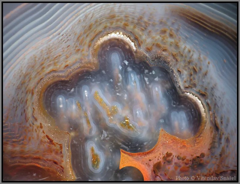 Mineral photo of Agate from locality Doubravice, Czech Republic