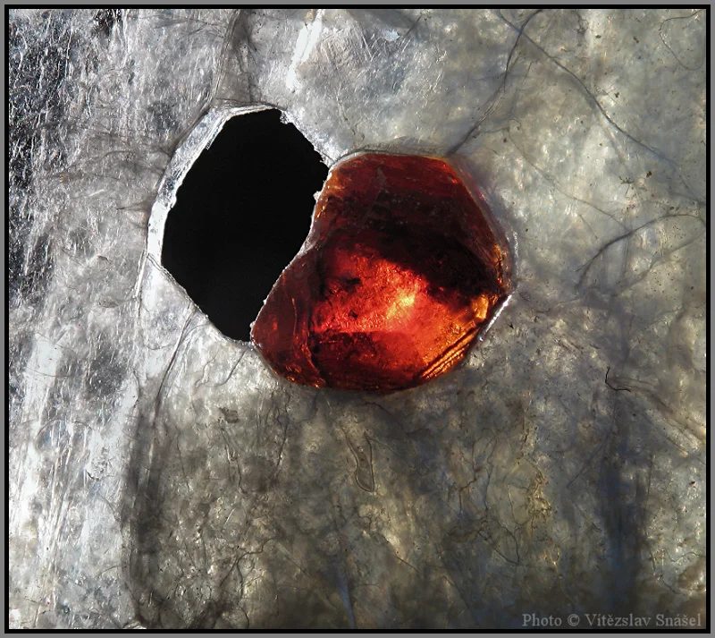 Mineral photo of Muscovite, Spessartine from locality Villeneuve mine, Québec, Canada