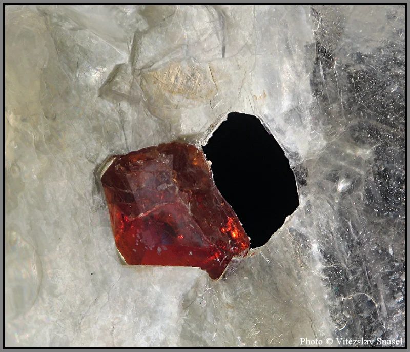 Mineral photo of Muscovite, Spessartine from locality Villeneuve mine, Québec, Canada