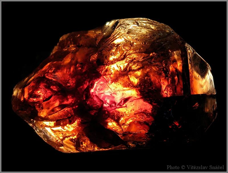 Mineral photo of Zircon from locality Shavaryn Tsaram, Mongolia