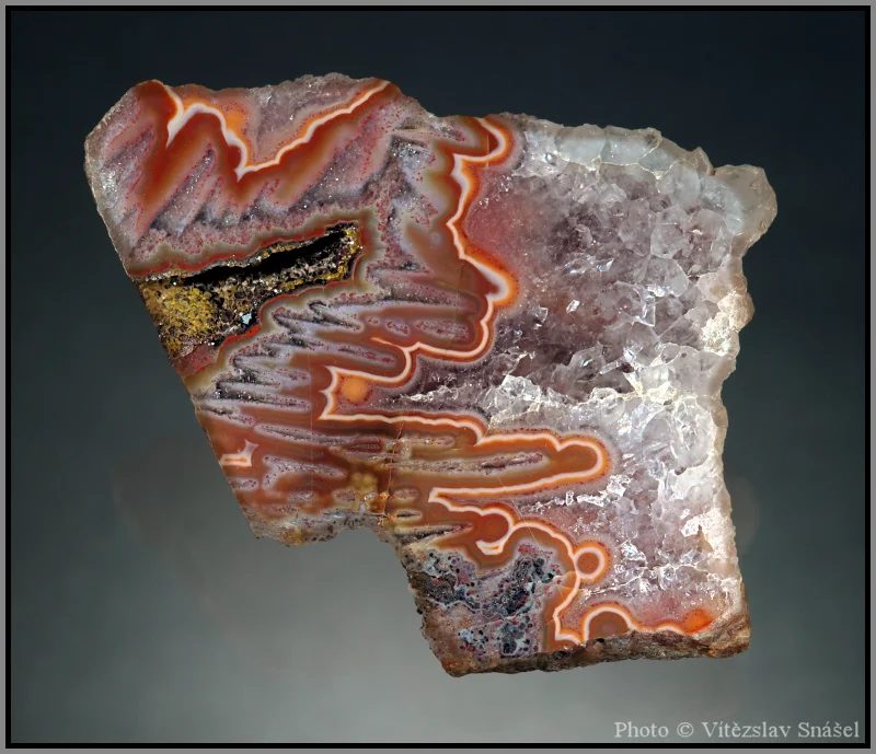 Mineral photo of Agate from locality Horní Halže, Czech Republic