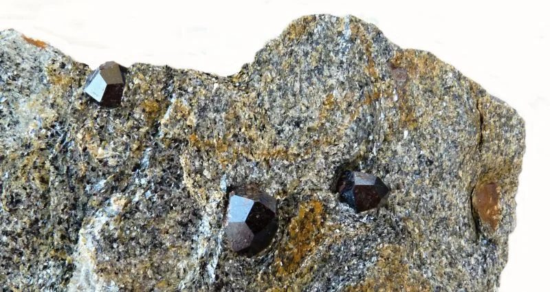 Mineral photo of Almandine from locality Zlatý Chlum, Czech Republic