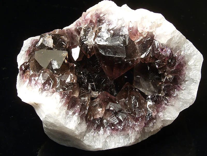 Mineral photo of Quartz (var. amethyst) from locality Rváčov, Czech Republic