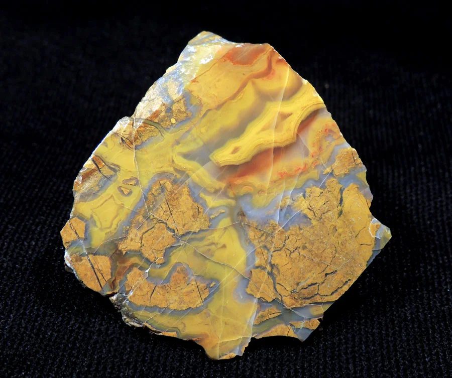 Mineral photo of Agate from locality Horné Srnie, Slovakia