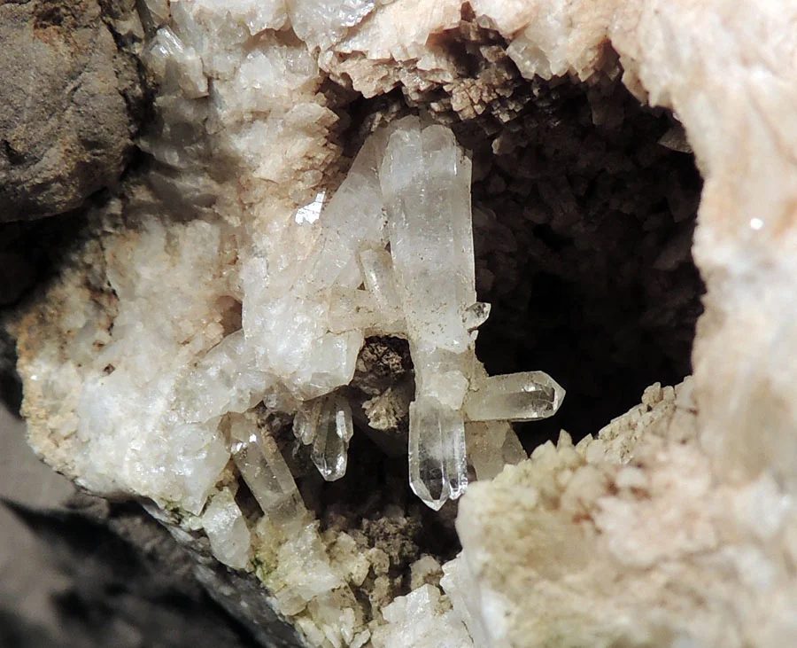 Dolomite, Quartz