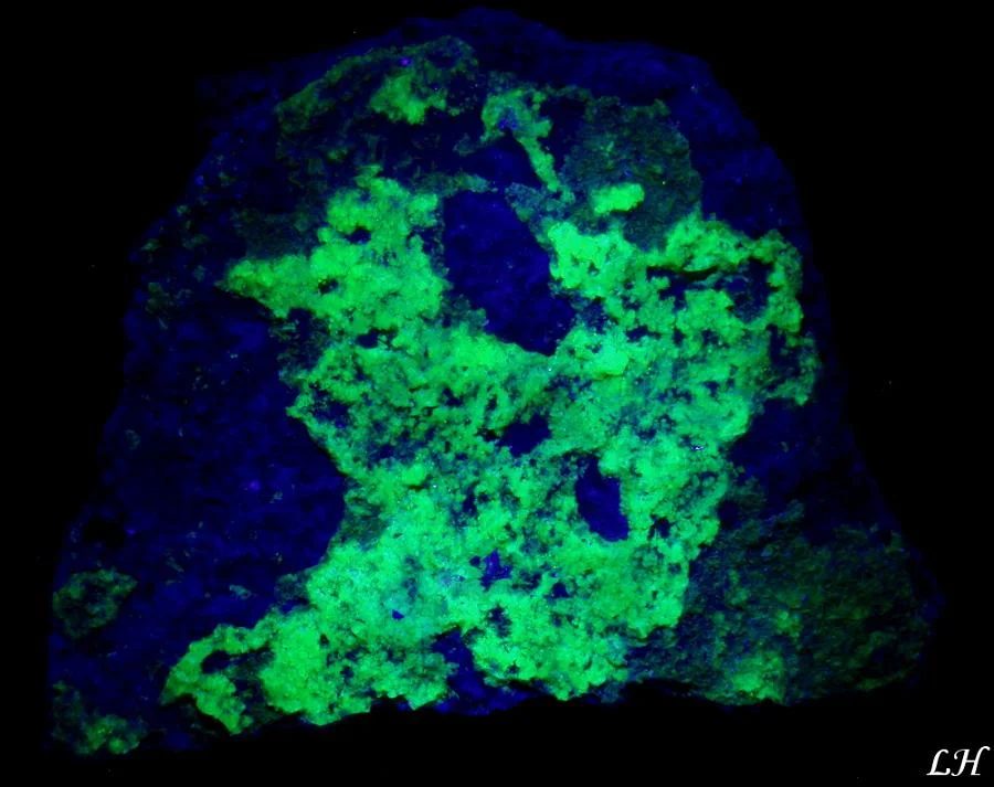 Phosphuranylite