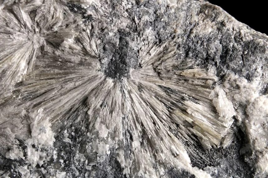 Mineral photo of Valentinite from locality Pezinok, Slovakia