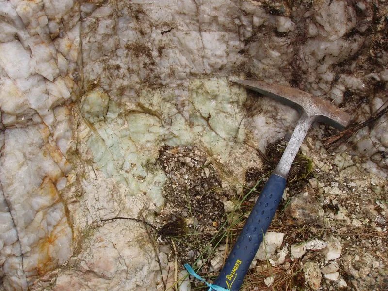 Mineral photo of Beryl from locality Pereña - Puente Moncha, Salamanca, Castile and Leon, Spain