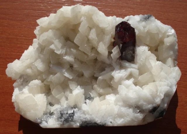 Mineral photo of Cinnabar from locality Tongren, China