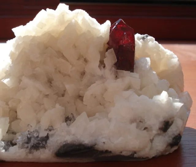 Mineral photo of Cinnabar from locality Tongren, China