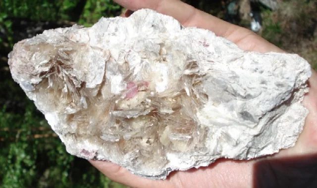 Mineral photo of Elbaite (var. rubellite) from locality Malkhan, Russia