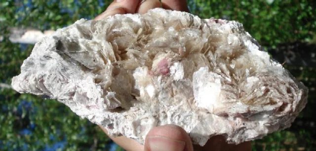 Mineral photo of Elbaite (var. rubellite) from locality Malkhan, Russia