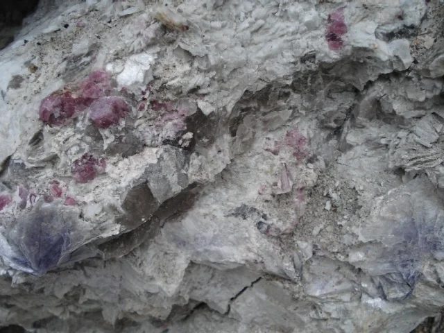 Mineral photo of Elbaite (var. rubellite) from locality Malkhan, Russia