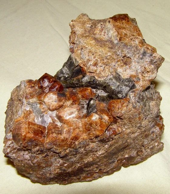 Grossular (var. hessonite), Vesuvianite