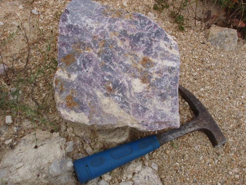 Mineral photo of Lepidolite from locality Gonçalo - Seixo Amarelo (Guarda), Portugal