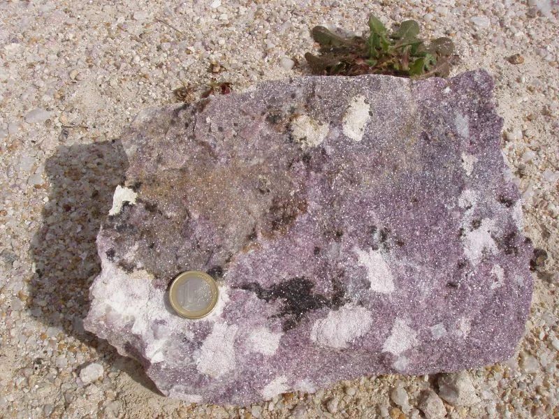 Mineral photo of Lepidolite from locality Gonçalo - Seixo Amarelo (Guarda), Portugal