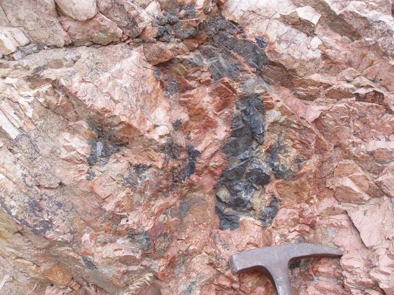 Mineral photo of Rutile from locality Mina Diéresis, El Cabril (Córdoba), Andalucía, Spain