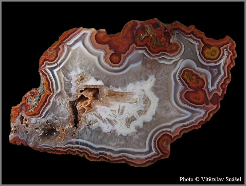 Mineral photo of Agate from locality Kerrouchen, Morocco