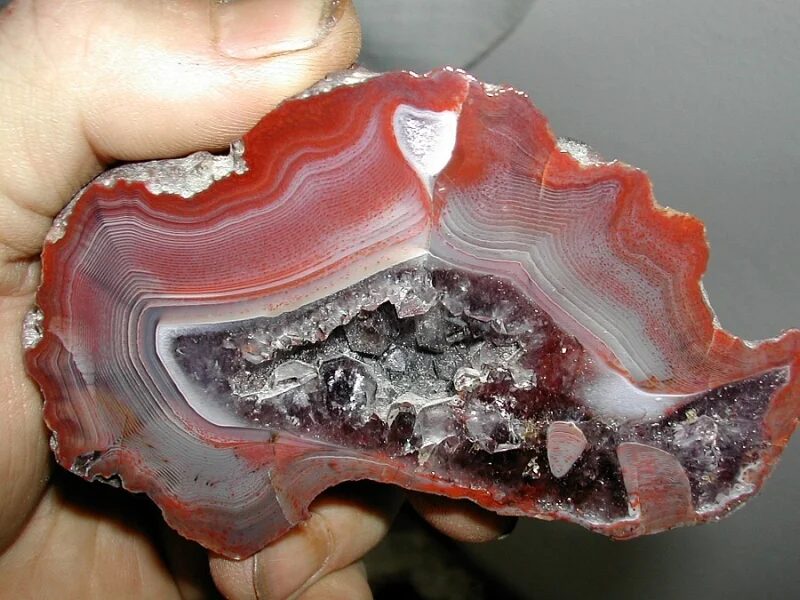Mineral photo of Agate from locality Doubravice, Czech Republic