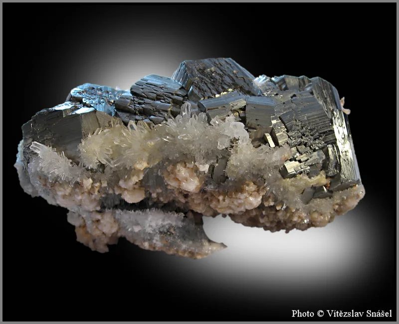 Mineral photo of Dolomite, Pyrite, Quartz from locality Cavnic, Romania