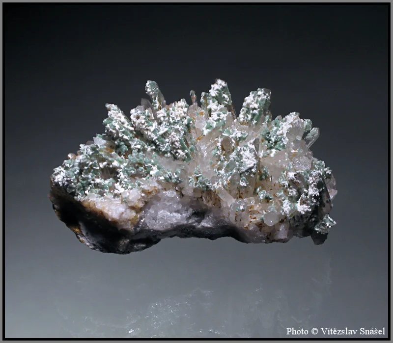 Mineral photo of Albite, Pumpellyite-(Mg), Quartz from locality Obří Důl, Czech Republic