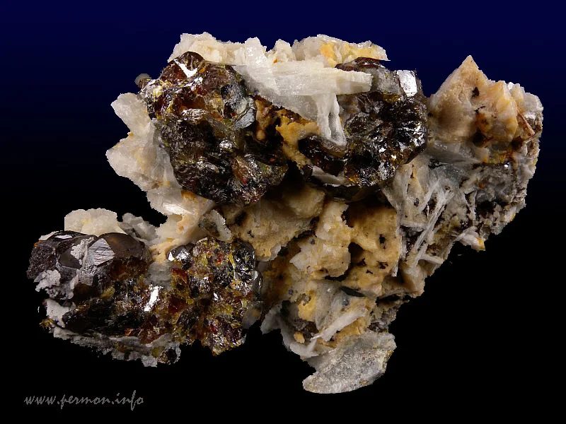 Mineral photo of Sphalerite (var. cleiophane) from locality Banská Štiavnica, Slovakia