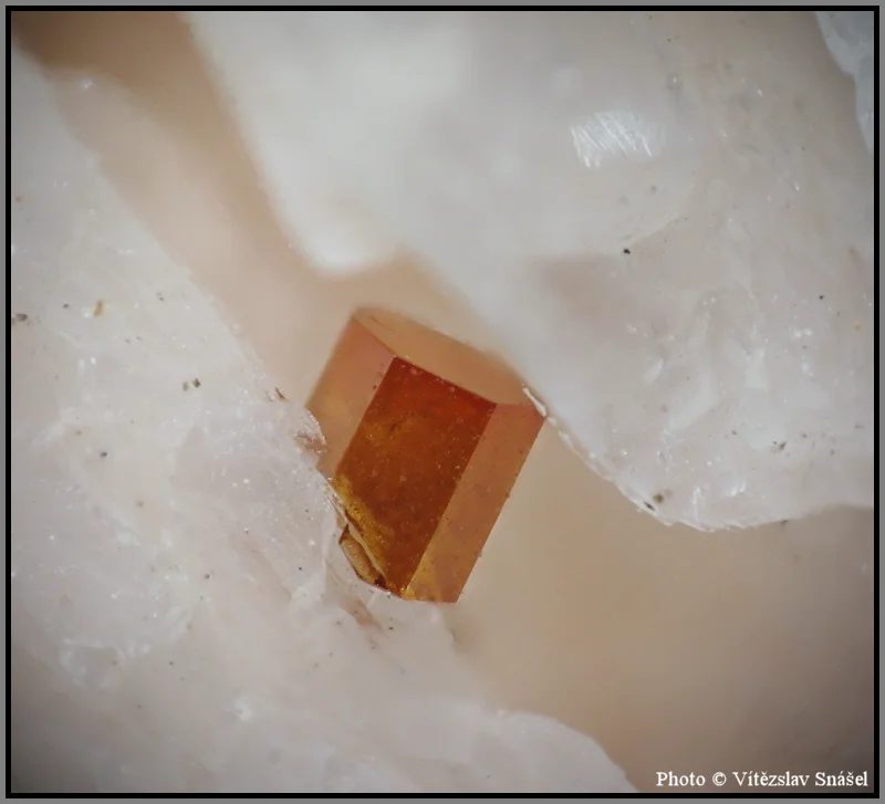 Mineral photo of Vanadinite from locality Mibladen, Morocco