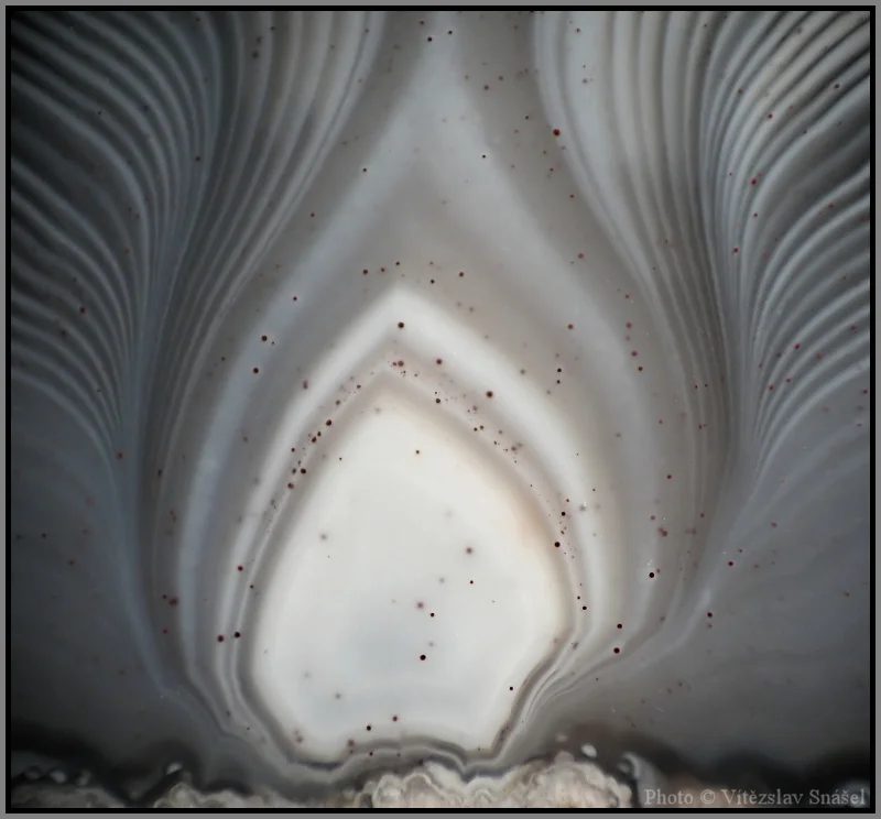 Mineral photo of Agate from locality Morcinov, Czech Republic