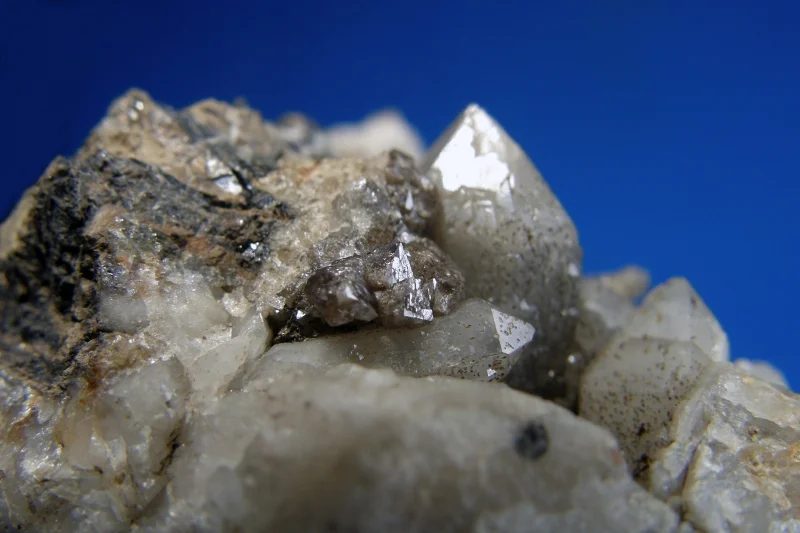 Mineral photo of Quartz, Scheelite from locality Cínovec, Czech Republic