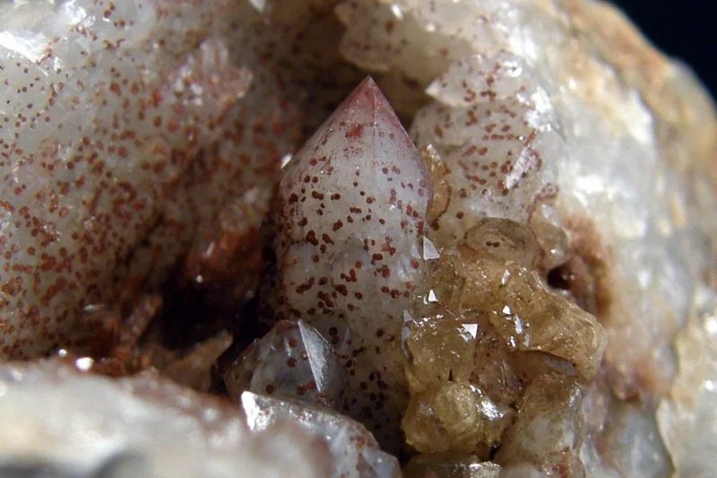 Mineral photo of Quartz, Scheelite from locality Cínovec, Czech Republic