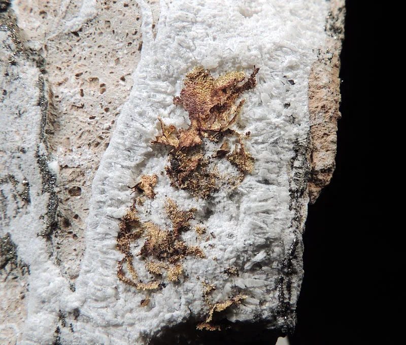 Mineral photo of Gold from locality Kremnica, Slovakia
