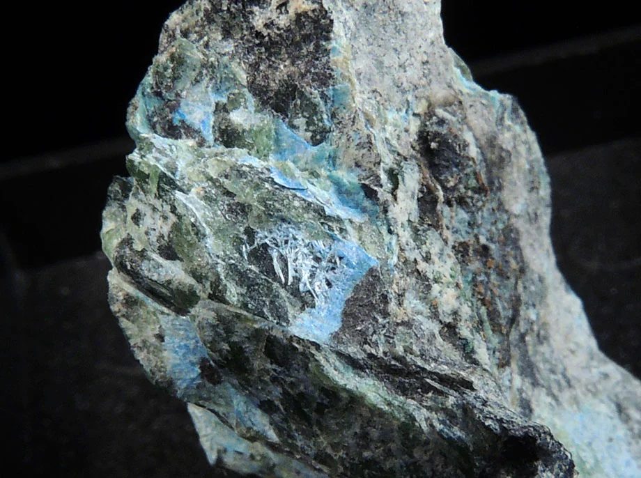 Nakauriite