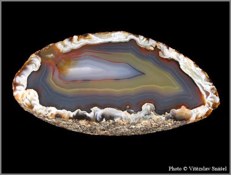 Mineral photo of Agate from locality Rio Grande do Sul, Brazil