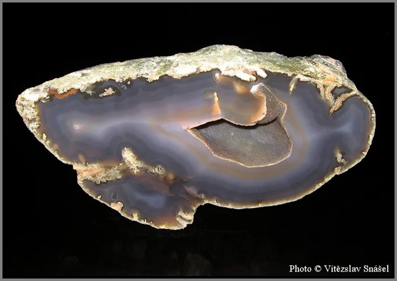 Mineral photo of Agate from locality Rio Grande do Sul, Brazil