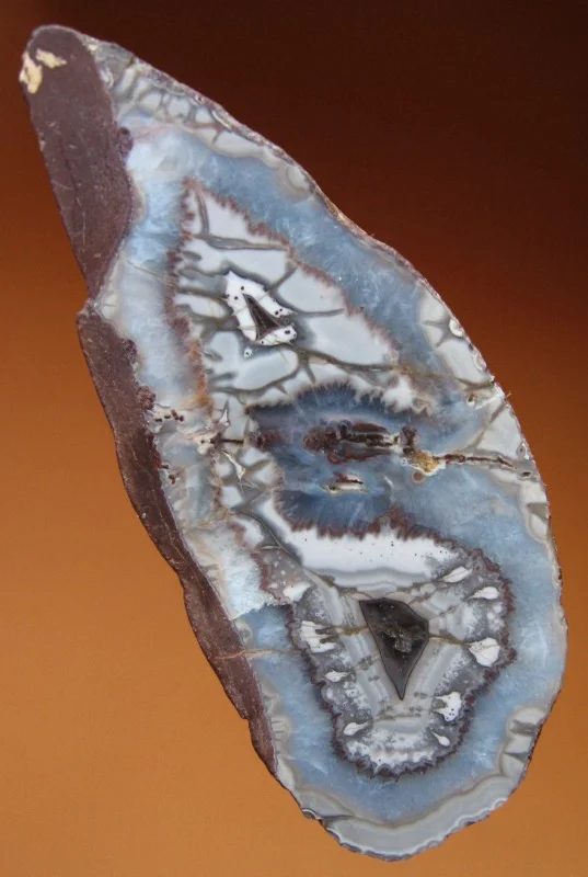 Mineral photo of Agate from locality Šonov u Broumova, Czech Republic