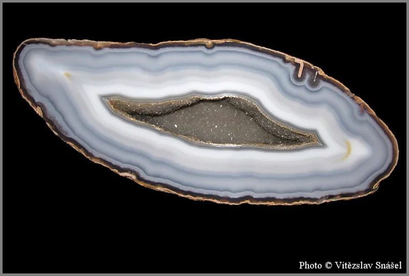 Mineral photo of Agate from locality Rio Grande do Sul, Brazil