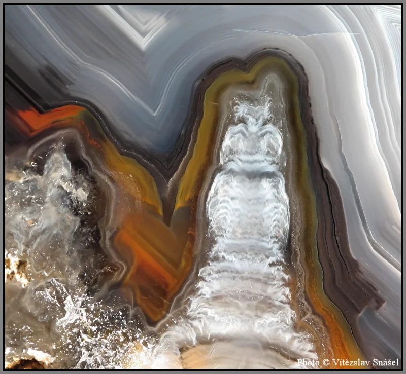 Mineral photo of Agate from locality Rio Grande do Sul, Brazil