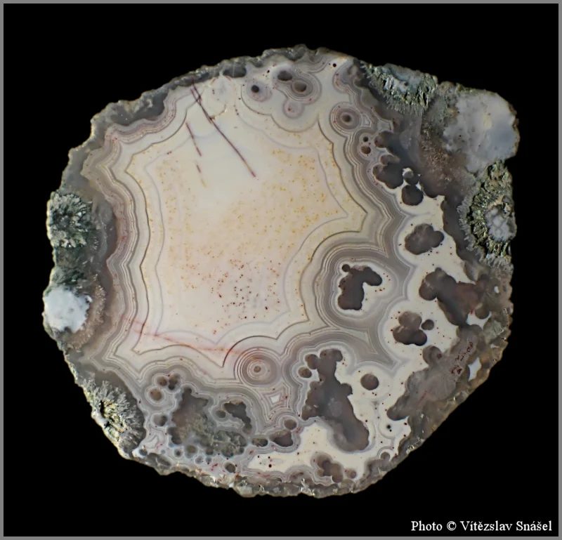 Mineral photo of Agate from locality Studenec, Czech Republic