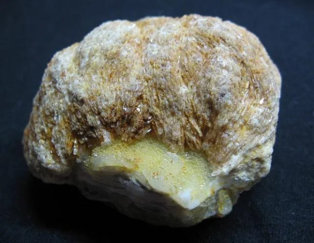 Mineral photo of Baryte from locality Běstvina, Czech Republic