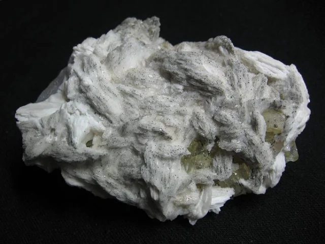 Mineral photo of Baryte, Fluorite from locality Běstvina, Czech Republic