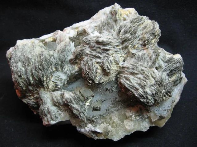 Mineral photo of Baryte, Fluorite, Pyrite from locality Běstvina, Czech Republic