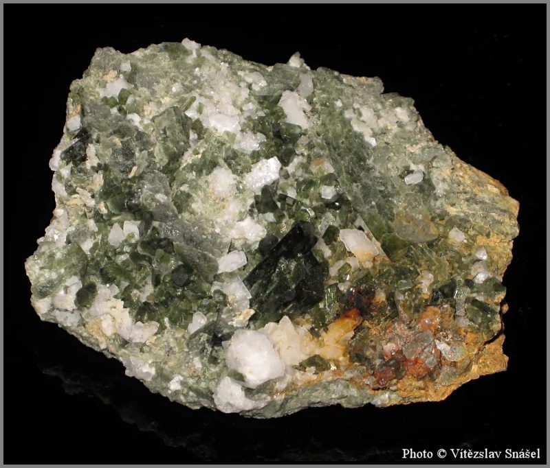 Mineral photo of Albite, Diopside from locality Tormiq Valley, Haramosh Mts., Skardu District, Gilgit-Baltistan, Pakistan