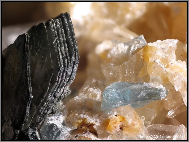 Calcite, Phlogopite, Fluorapatite
