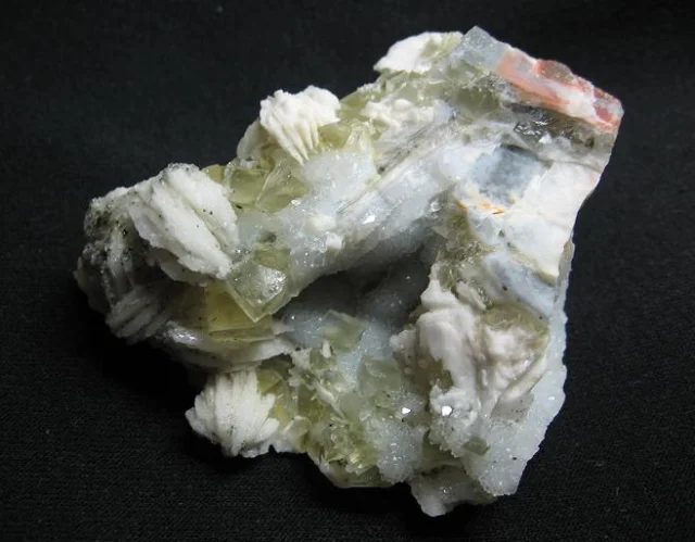 Mineral photo of Baryte, Fluorite from locality Běstvina, Czech Republic