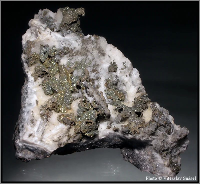 Chalcopyrite, Quartz