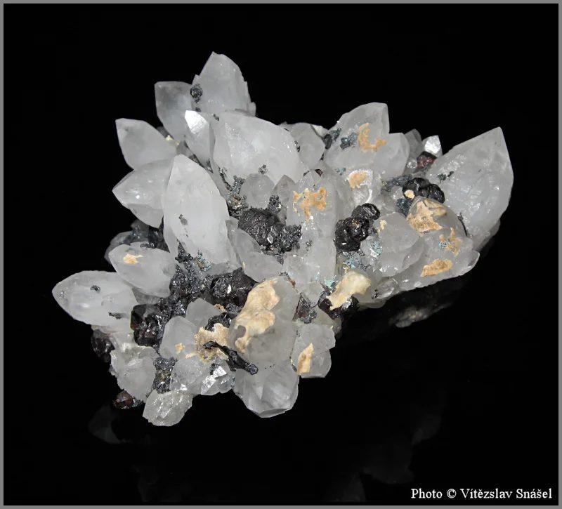 Mineral photo of Quartz, Sphalerite from locality Cavnic, Romania