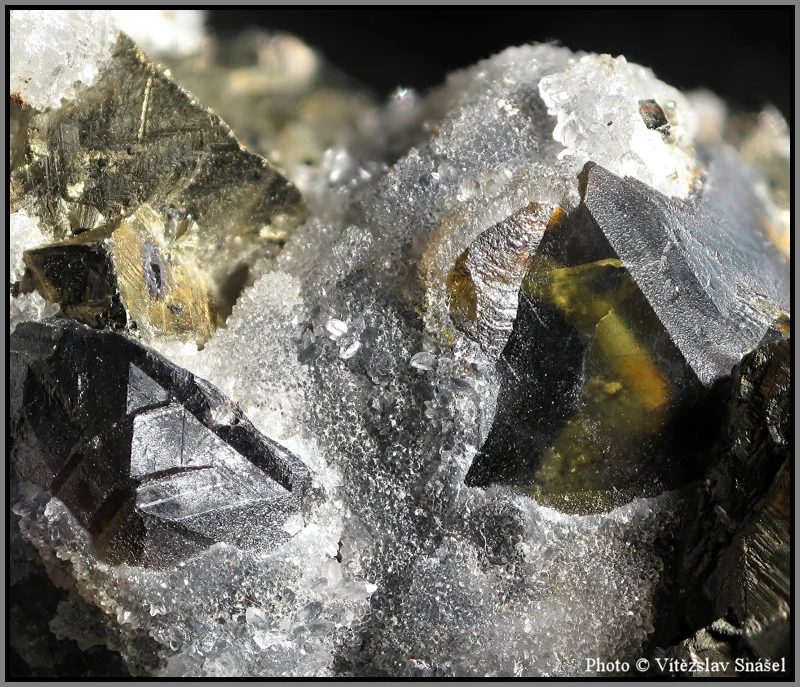 Mineral photo of Pyrite, Quartz, Sphalerite from locality Banská Štiavnica, Slovakia